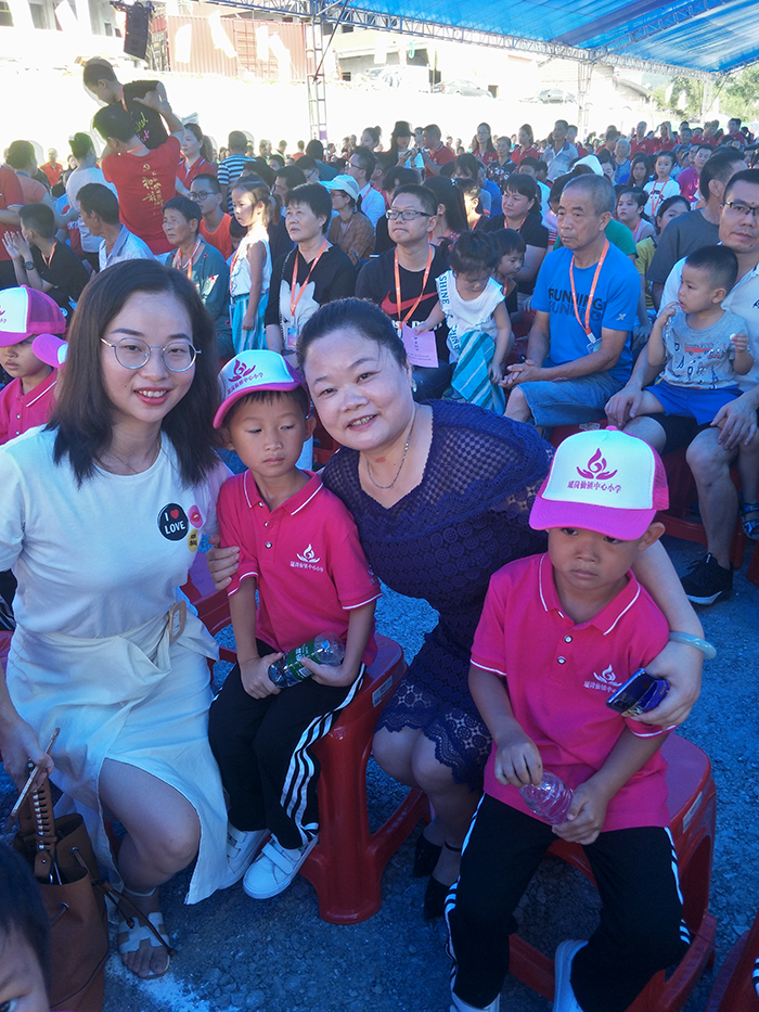 扶貧助學,地衛(wèi)士地坪,地坪漆,固化劑地坪,扶貧