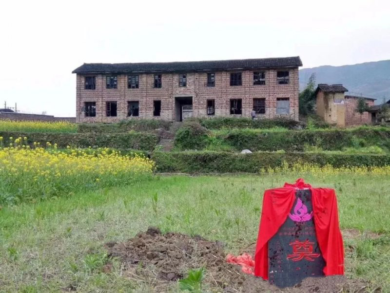 扶貧助學,地衛(wèi)士地坪,地坪漆,固化劑地坪,扶貧