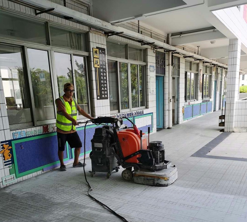 “地衛(wèi)士”學(xué)校地坪漆施工