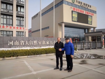 河南大自然室鑫家具-何董事長，地衛士地坪質量好、性價比高