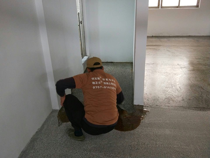 環(huán)氧地坪漆施工過(guò)程
