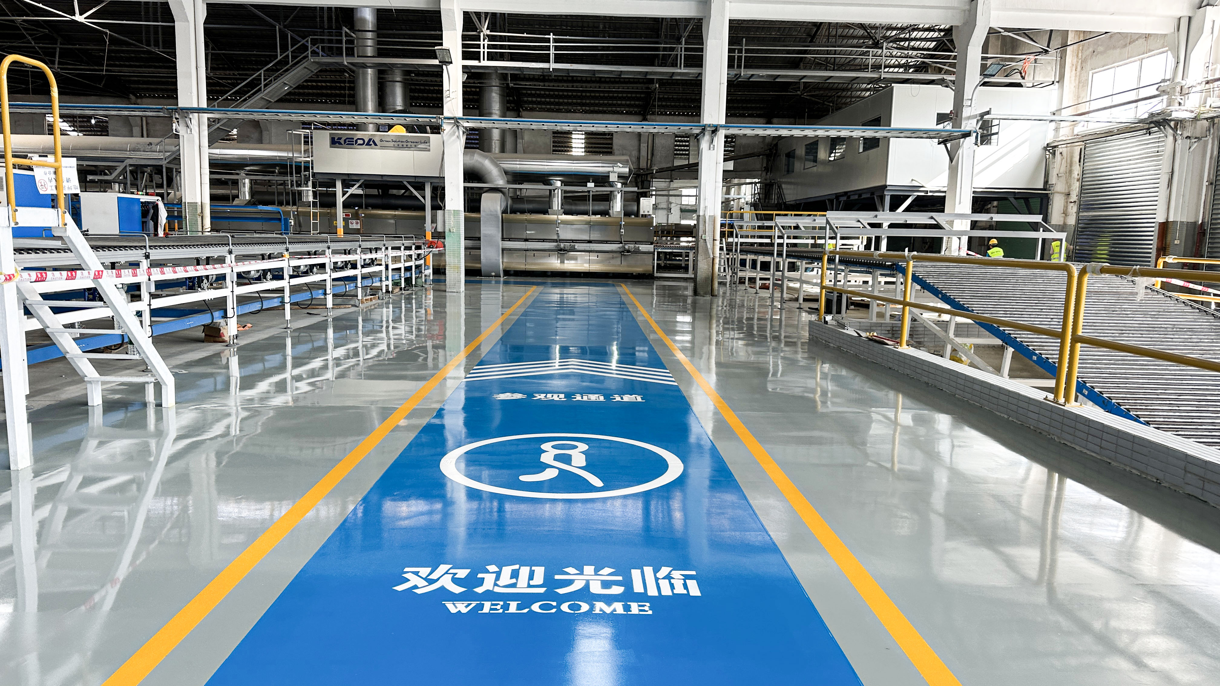 珠海市白兔陶瓷有限公司工廠生產車間選用砂漿鏝面流展型環氧地坪及納米光亮超耐磨